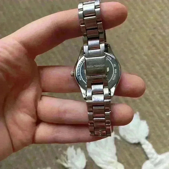 Michael Kors Women’s Watch silver/white gold toned watch. - Picture 2 of 8